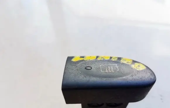 Hyundai Elantra Windscreen/window heater switch 864W01430