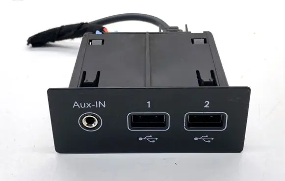 Renault Arkana USB socket connector 280231553R