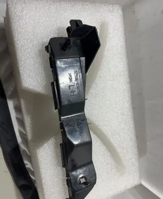 Toyota Avensis T250 Front bumper mounting bracket 5253605020