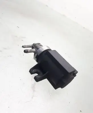 Volkswagen PASSAT B5 Vacuum valve 1H0906627A 72190325