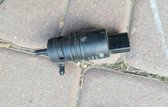 Opel Meriva B Windscreen/windshield washer pump 13250356