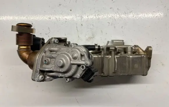 BMW 3 F30 F35 F31 EGR valve cooler 8596444