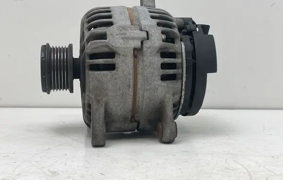 Nissan Qashqai Generator/alternator 0124525140 8200728292A