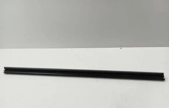 Opel Mokka B Front door rubber seal