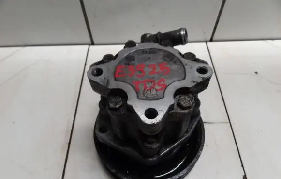 BMW 5 E39 Power steering pump 2246152