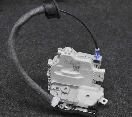 Audi A3 S3 8V Front door lock 8X1837016A