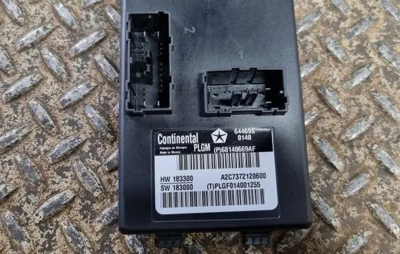 Jeep Grand Cherokee Tailgate/trunk control unit/module 68140669AF P68140669AF