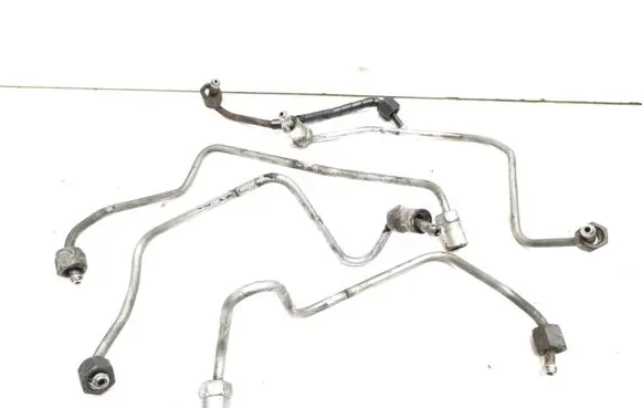 Toyota Avensis T250 Fuel injector supply line/pipe 