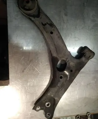 Toyota Prius (XW20) Front lower control arm/wishbone