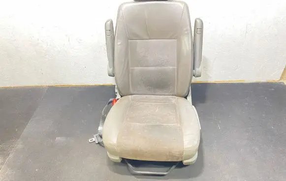 Volkswagen Transporter - Caravelle T5 Front driver seat 7H0881303E 152095