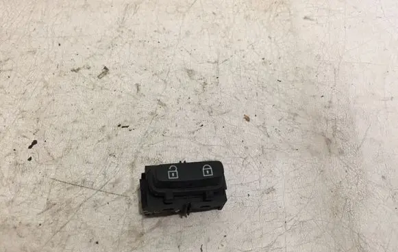 Volvo V70 Central locking switch button 30710475