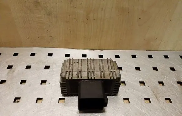 Opel Frontera B Glow plug pre-heat relay 90508974 51299001