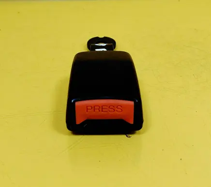 Mercedes-Benz Vito Viano W638 Front seatbelt buckle 