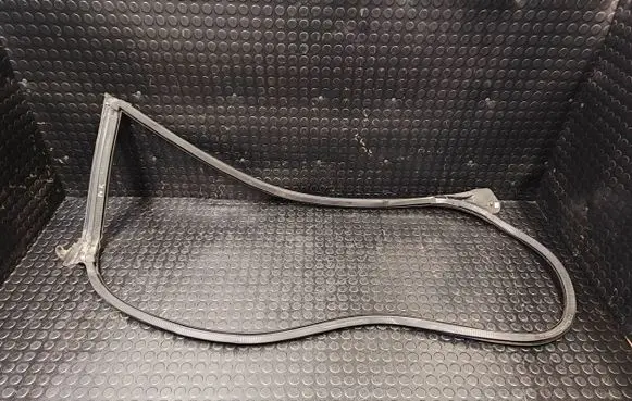 Audi A5 8T 8F Front door rubber seal 8T8831707C