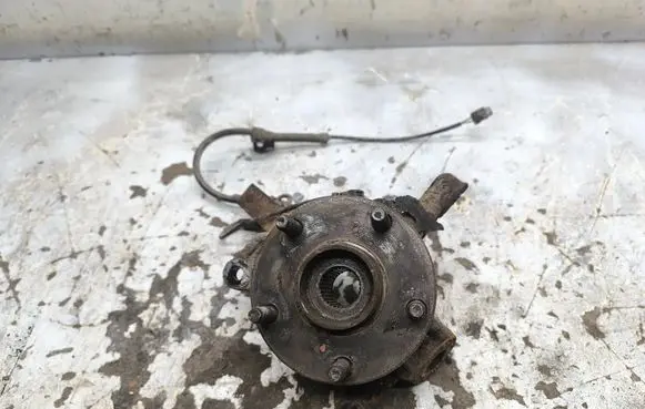 Toyota Avensis Verso Front wheel hub 