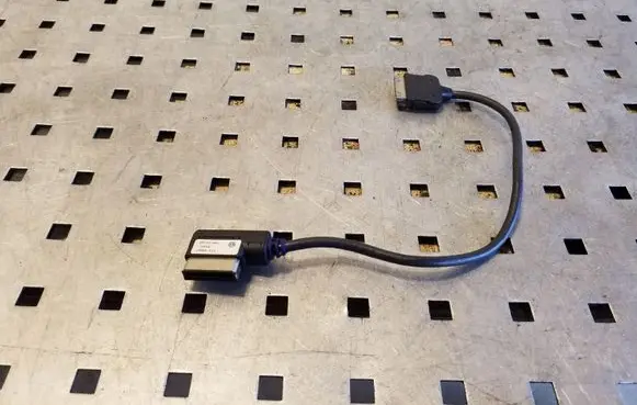 Volkswagen PASSAT CC iPod connector socket 000051446L