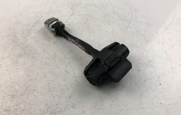 Alfa Romeo Giulietta Front door check strap stopper 50521442