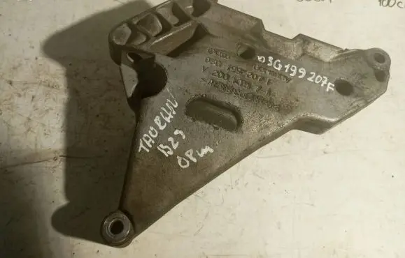 Volkswagen Touran I Engine mounting bracket 03G199207F V200K1571
