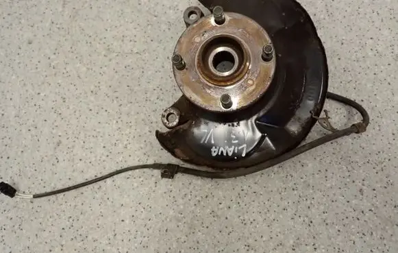 Suzuki Liana Front wheel hub spindle knuckle 