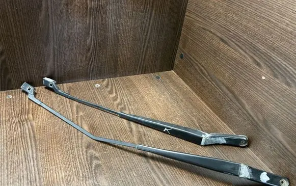 Volkswagen Caddy Front wiper blade arm 2K1955409A 2K1955410A