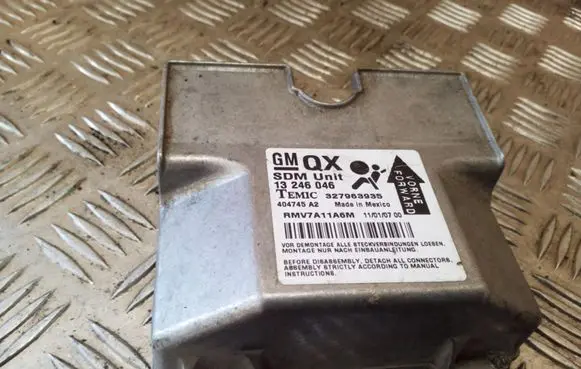 Opel Zafira B Airbag control unit/module 13246046 327963935 404745A2