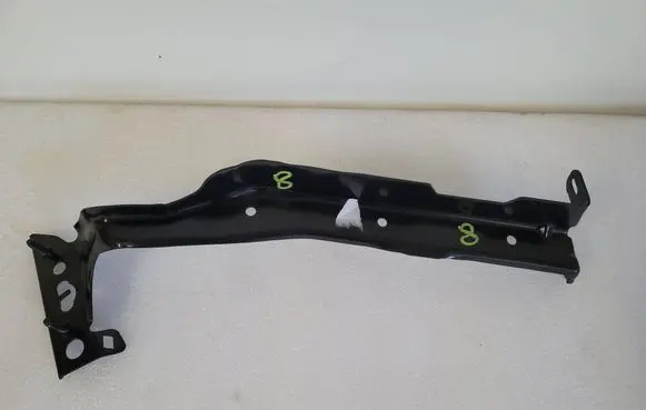 Audi A4 S4 B8 8K Fender mounting bracket 8K0821135