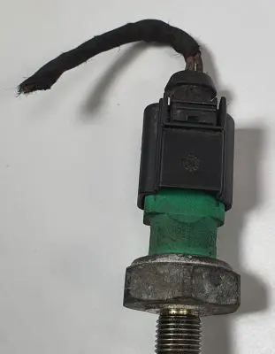 Volkswagen New Beetle Oil pressure sensor 