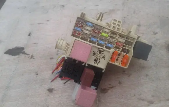 Renault Master III Relay mounting block 8200574970C 8200574970