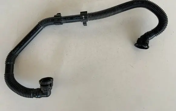 Audi Q7 4M Breather hose/pipe 4M0133817J