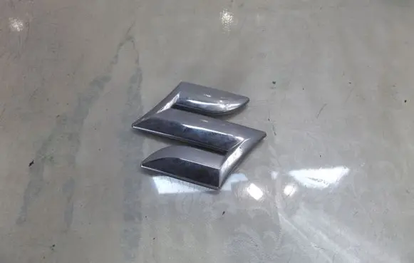 Suzuki Ignis Manufacturers badge/model letters 