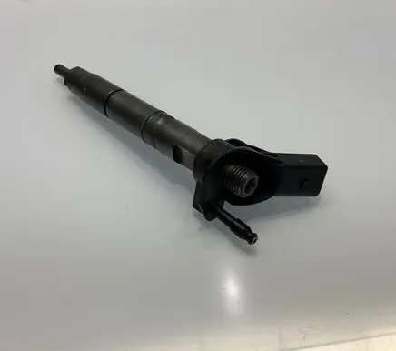 Mercedes-Benz CLS C219 Fuel injector A6420700587 6420700587