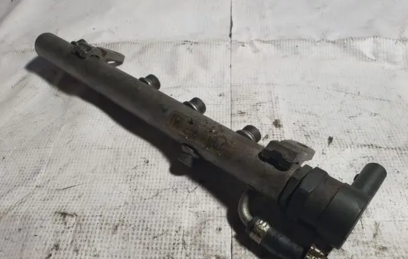 Mercedes-Benz E W211 Fuel main line pipe A6420700495 A6110780449