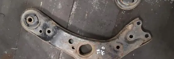 Toyota Avensis T270 Front lower control arm/wishbone