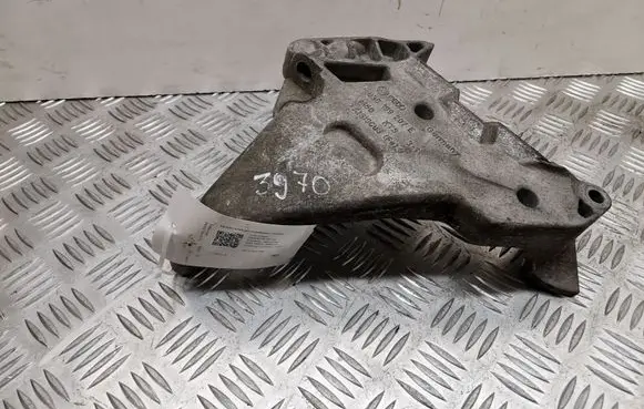 Volkswagen PASSAT B6 Engine mounting bracket 03G199207E