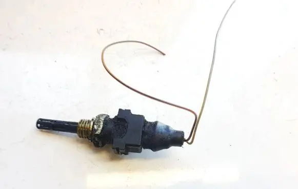 BMW X3 E83 Coolant temperature sensor 2243946