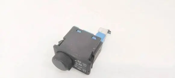 Nissan Primera Headlight level height control switch