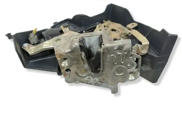 Mercedes-Benz C W202 Rear door lock 2027300635