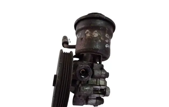 Toyota Avensis T220 Power steering pump W9E07414