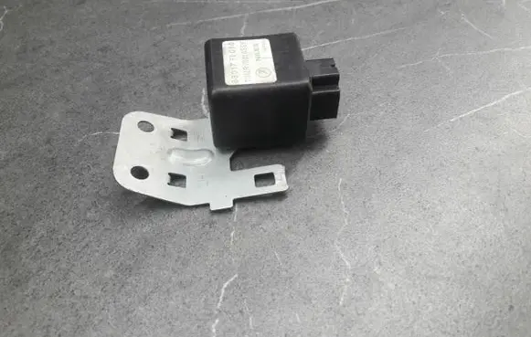 Subaru Impreza II Fuel pump relay 88017FE010