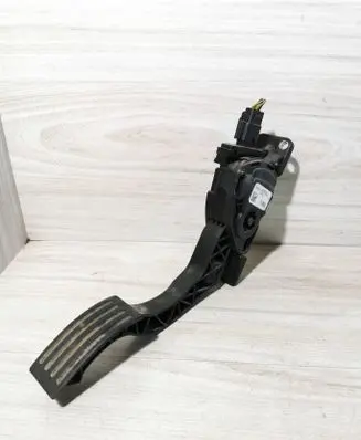 Volvo V40 Accelerator throttle pedal 31280597