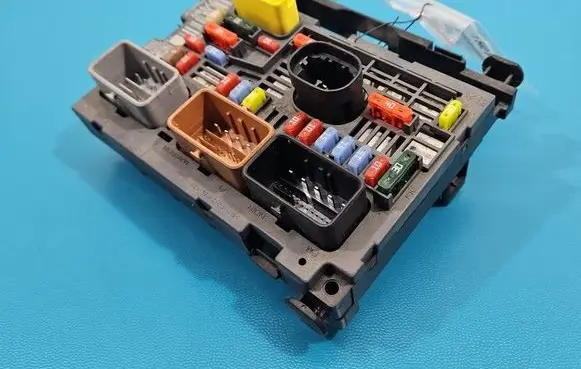 Peugeot 5008 Central body control module 9675877980 IMPRK1542815