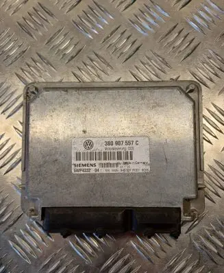 Volkswagen PASSAT B5 Engine control unit/module 3B0907557C 5WP4332