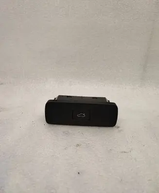 Volvo S90, V90 Tailgate opening switch 32350330 P32350330