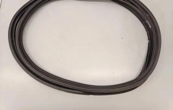 Polestar 2 Trunk rubber seal (body) 