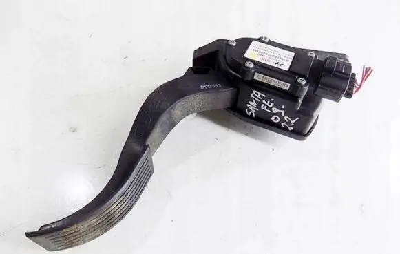 Hyundai Santa Fe Accelerator throttle pedal 40023A2B910