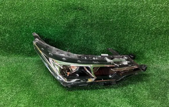 Toyota Corolla E160 E170 Headlight/headlamp 8111002L50