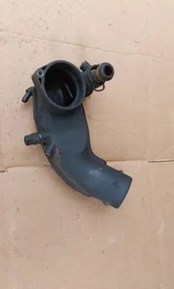 Audi A8 S8 D2 4D Fuel main line pipe 028133357J 3915268902