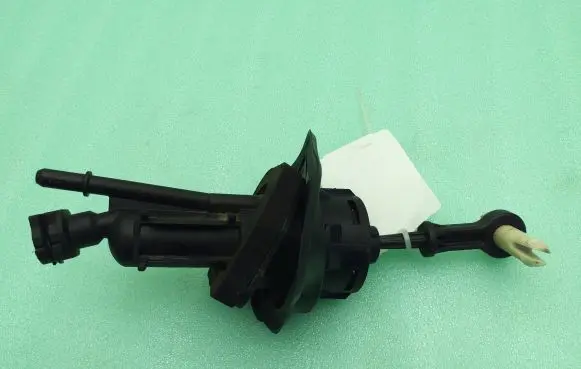 Land Rover Freelander 2 - LR2 Clutch slave cylinder 
