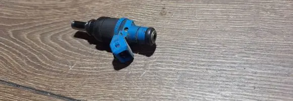 Audi A4 S4 B5 8D Fuel injector 05813355if