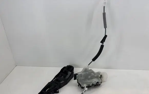Peugeot 2008 II Front door lock PSA444423